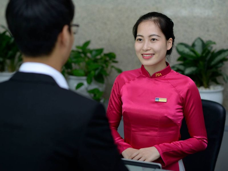 Áo dài cổ điển có màu sắc logo bệnh viện