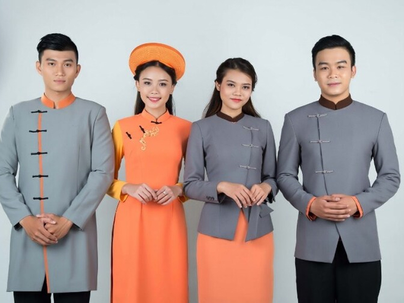 Kiểu trang phục lễ tân áo dài truyền thống