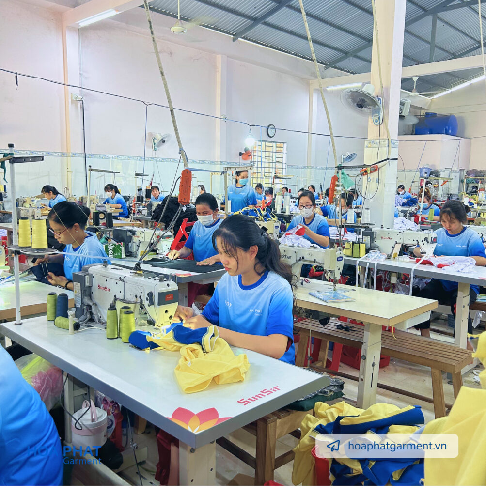 Xưởng may áo thun cổ trụ đồng phục cao cấp, giá tốt tại TP. HCM 2 xưởng  may áo thun đồng phục của hoa phat garment