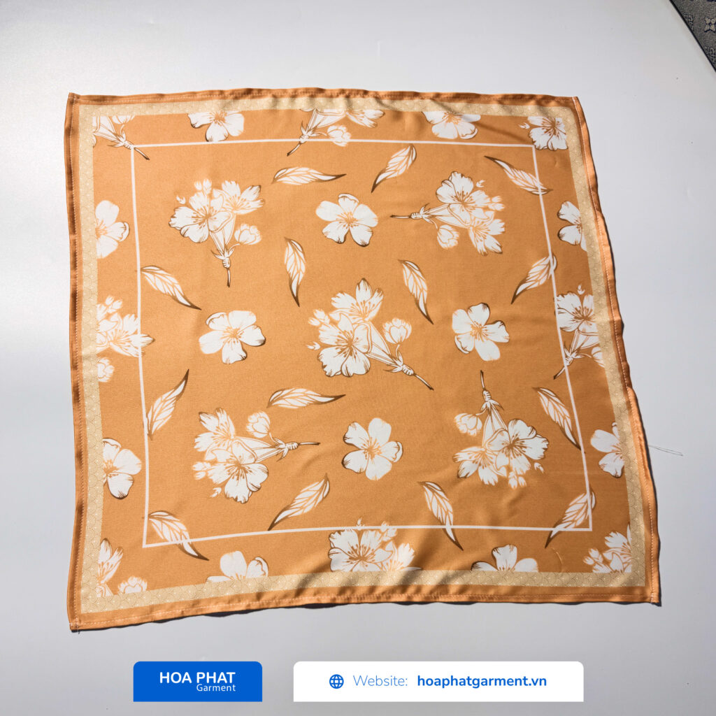 khăn bandana họa tiết hoa mai