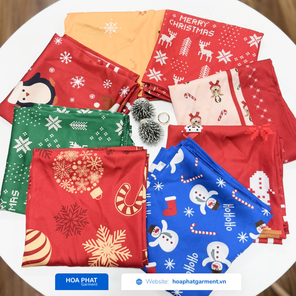 các mẫu khăn lụa vuông noel đẹp