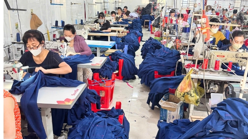 Thêu kỹ thuật số logo thương hiệu sắc nét tại Hoa Phat Garment 4 Tại sao doanh nghiệp nên chọn Hoa Phat Garment?