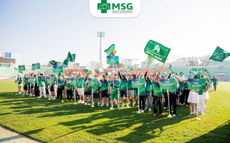 Hoa Phat Garment – Đối tác sản xuất áo thun thể thao quy mô lớn 2026 8 y nghia cua dong phuc trong su kien msg day 2026