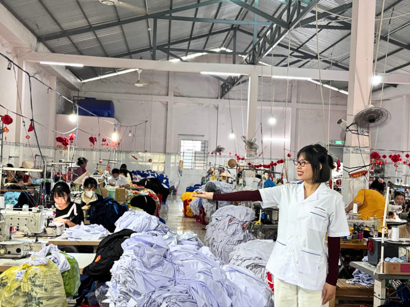 Thời gian sản xuất áo blouse đồng phục bao lâu? chi tiết từng công đoạn 1 Quy trình sản xuất áo blouse đồng phục